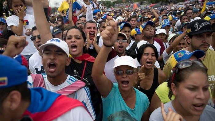 Hunderttausende protestieren gegen Maduro